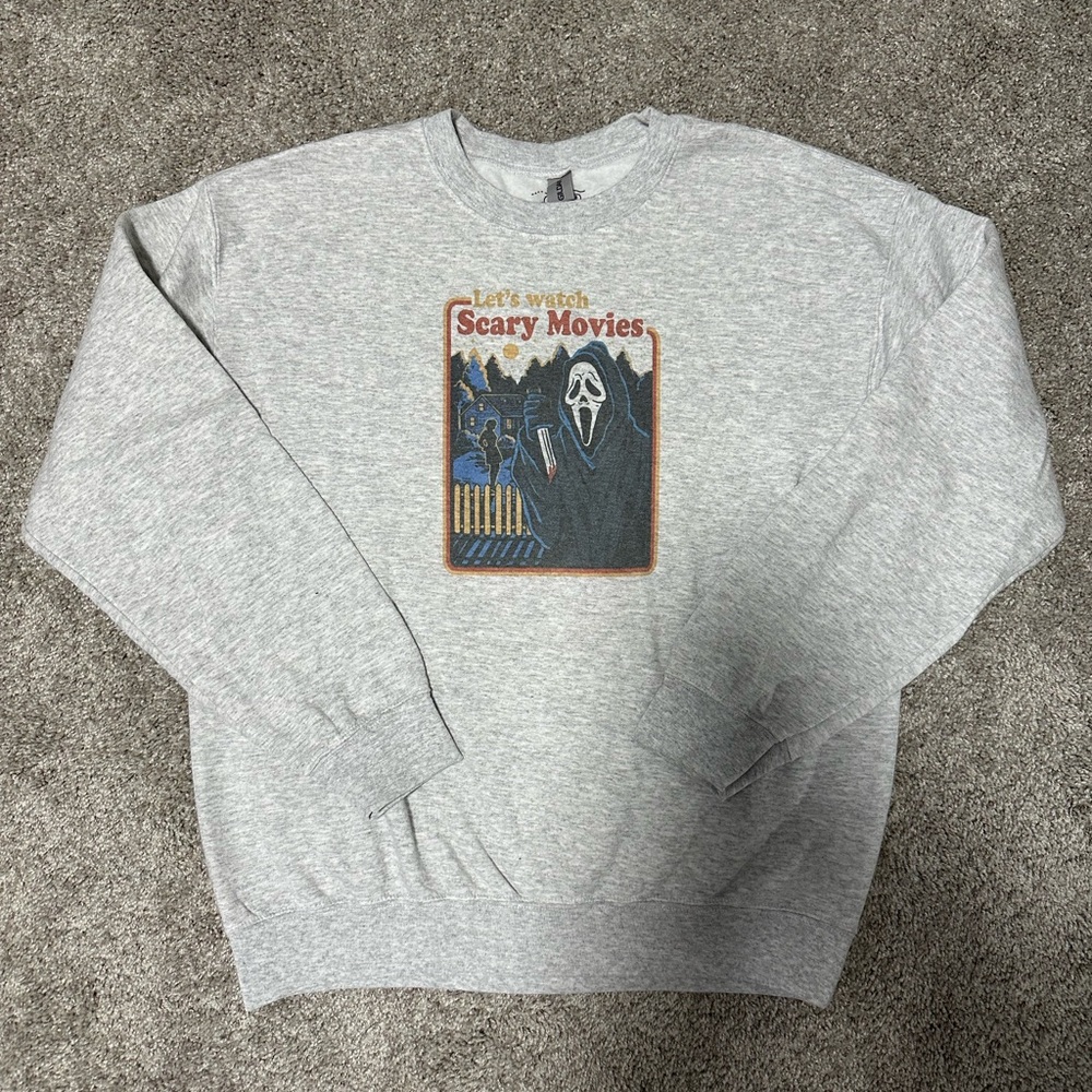 Gildan/Cece Threads Screenprinted Lets Watch Scary Movies Ghost Crewneck Size M